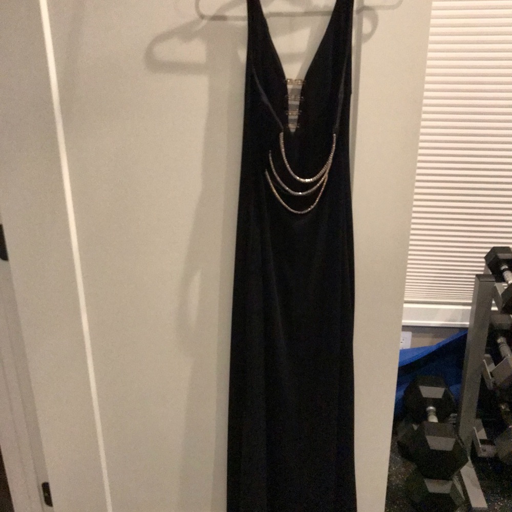 Black evening gown- worn once, perfect condition. - Picture 3 of 6